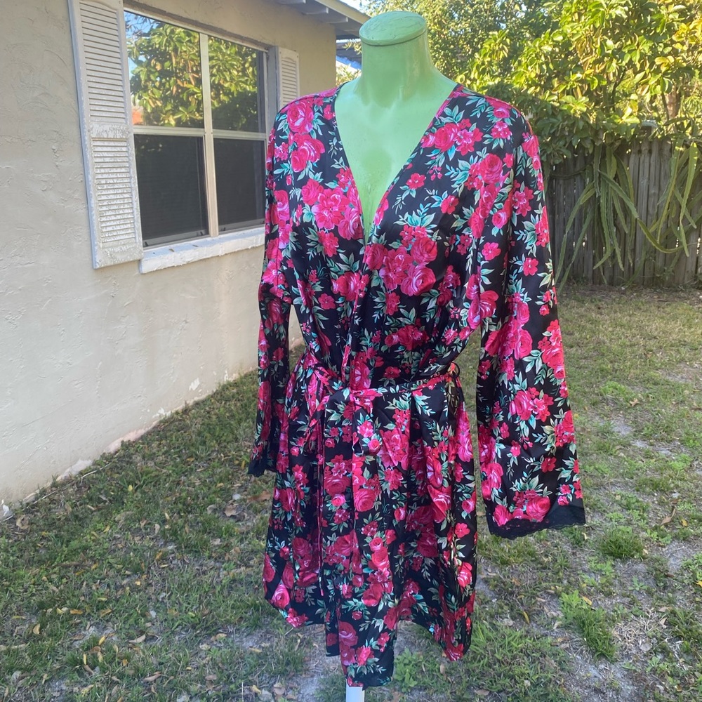 Pink Women’s Roses Floral Wrap Robe Size XL - Picture 2 of 8